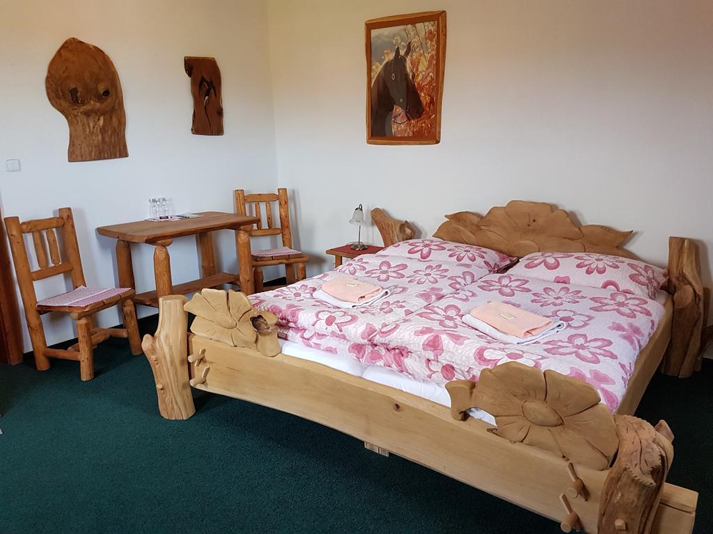 Osada Havranu Hotel Hnanice  Luaran gambar