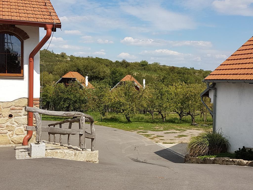 Osada Havranu Hotel Hnanice  Luaran gambar