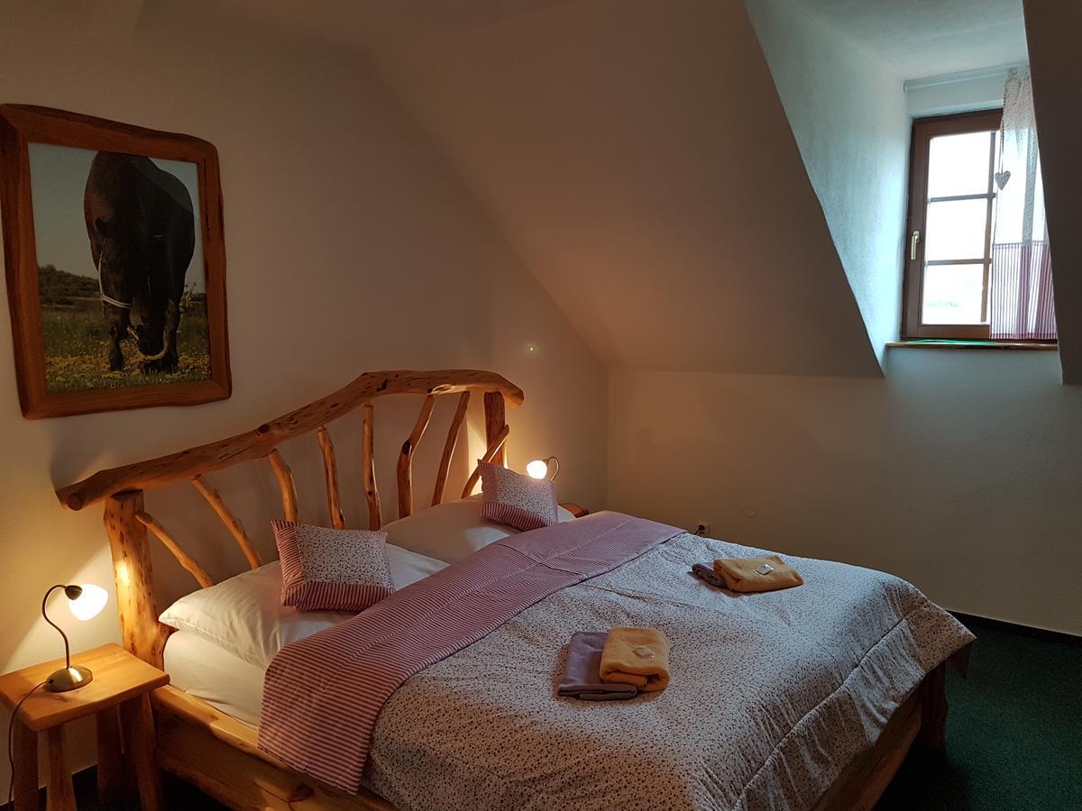Osada Havranu Hotel Hnanice  Luaran gambar
