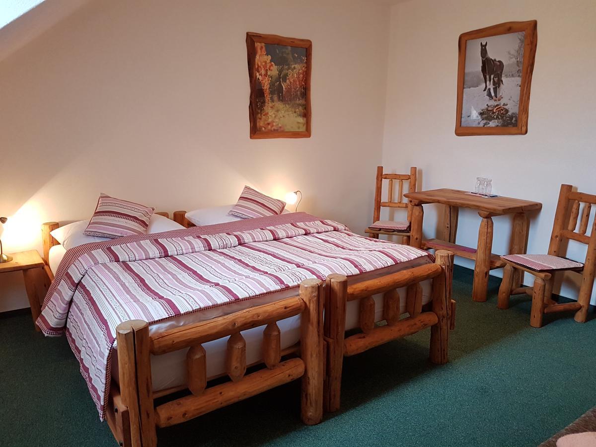 Osada Havranu Hotel Hnanice  Luaran gambar
