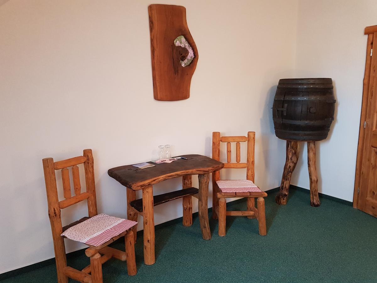 Osada Havranu Hotel Hnanice  Luaran gambar