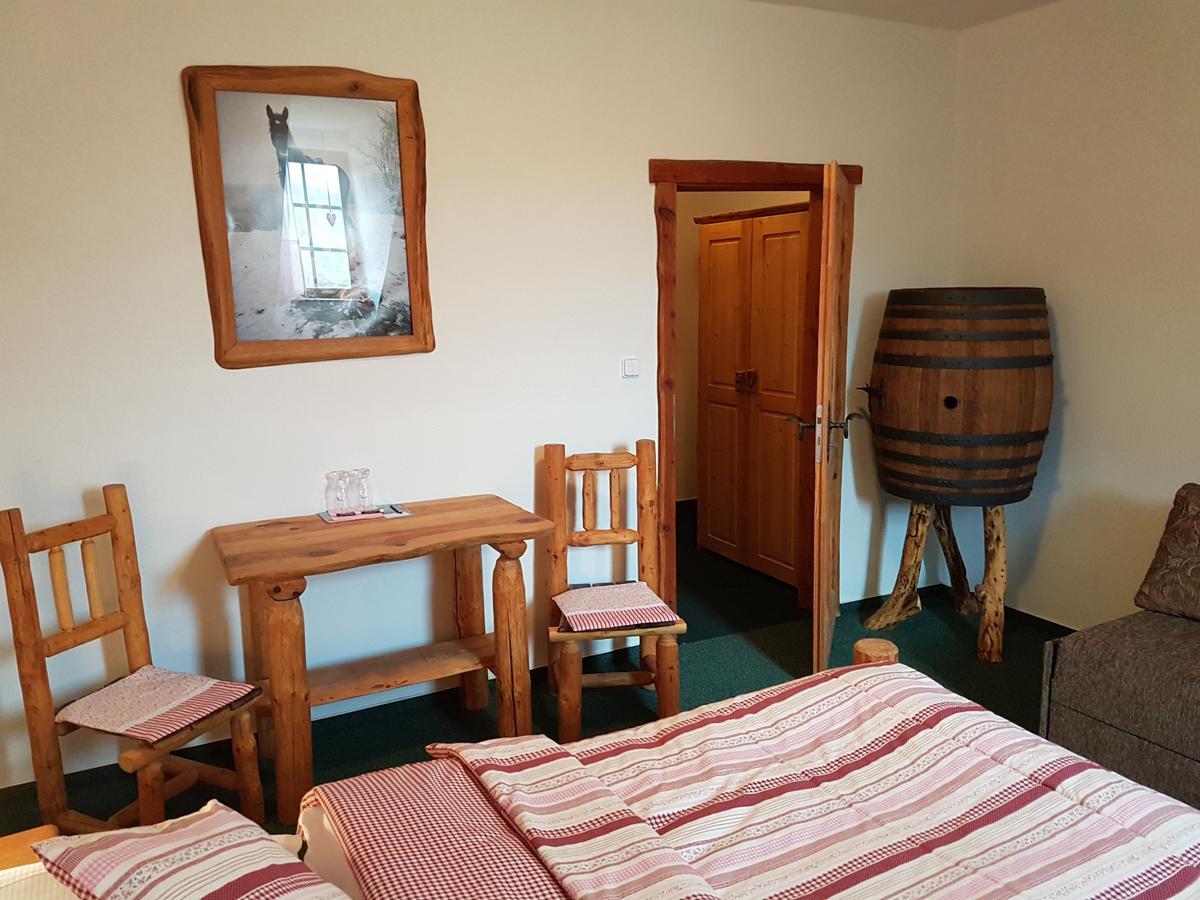 Osada Havranu Hotel Hnanice  Luaran gambar